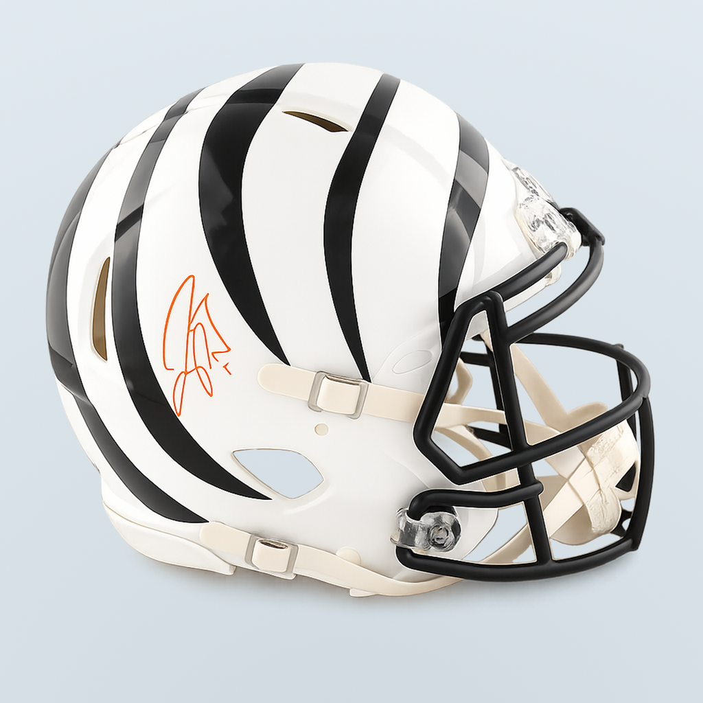Joe Burrow - Casco Autografiado Cincinnati Bengals