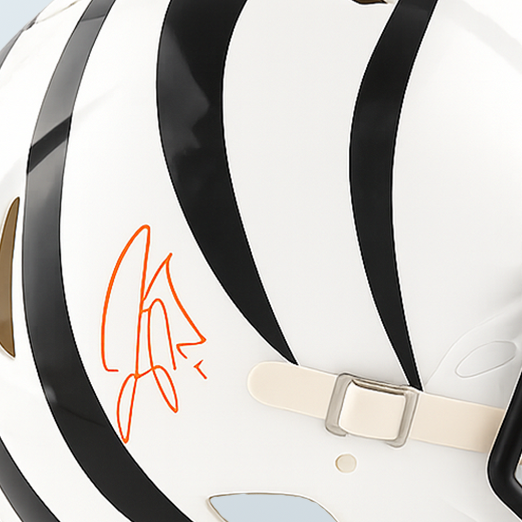 Joe Burrow - Casco Autografiado Cincinnati Bengals