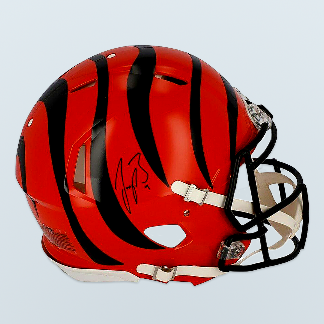 Joe Burrow - Casco Autografiado Cincinnati Bengals