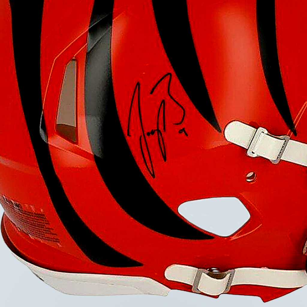 Joe Burrow - Casco Autografiado Cincinnati Bengals